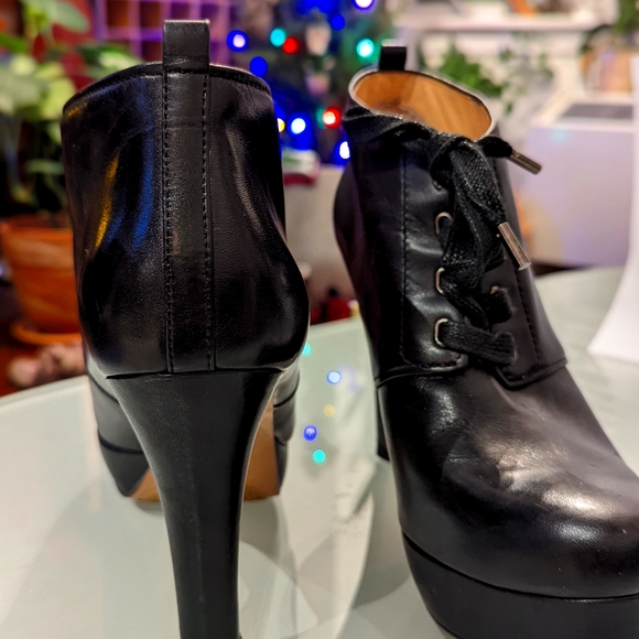 Joan and David leather, heeled platform, lace up boots LUXE - Picture 4 of 9